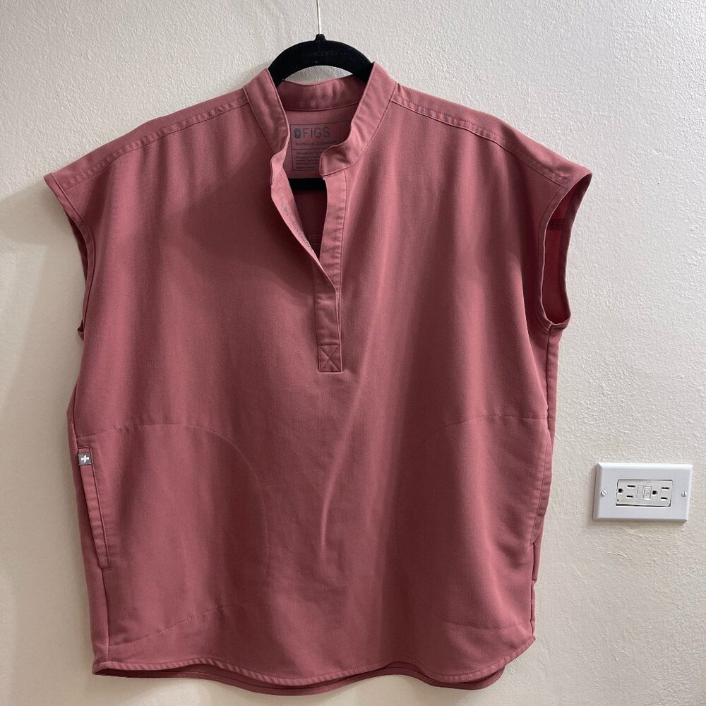 Figs Scrubs: Mauve Rafaela Top & Zamora Jogger HW (Top: S | Pants: MP)